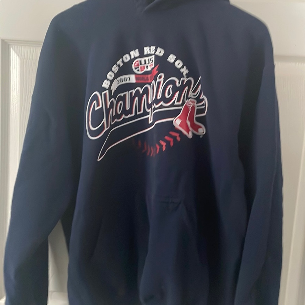 Boston Ref Sox LARGE 2007 World Series pull over hooded sweatshirt